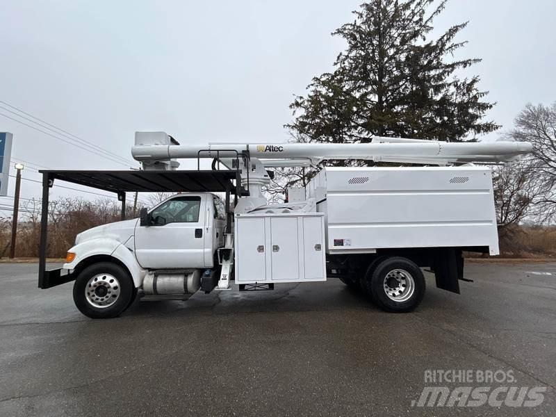 Ford F-750 Platforme aeriene montate pe camion