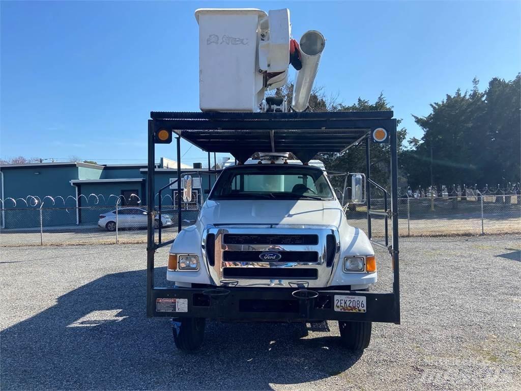 Ford F-750 Platforme aeriene montate pe camion