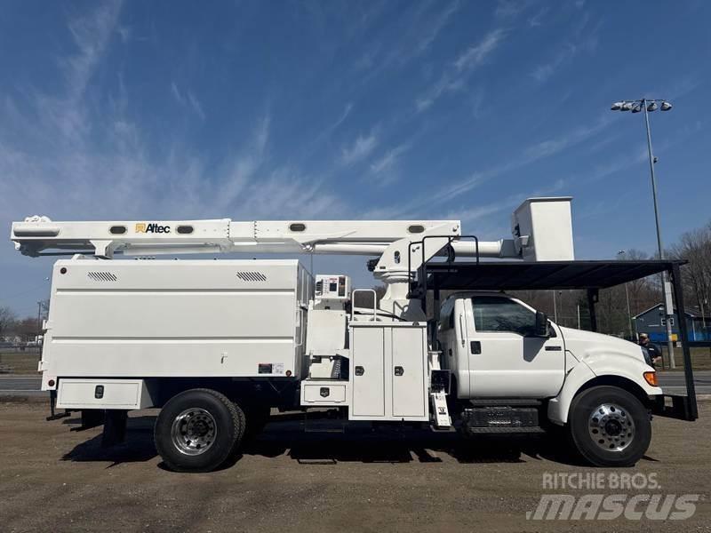 Ford F-750 Platforme aeriene montate pe camion
