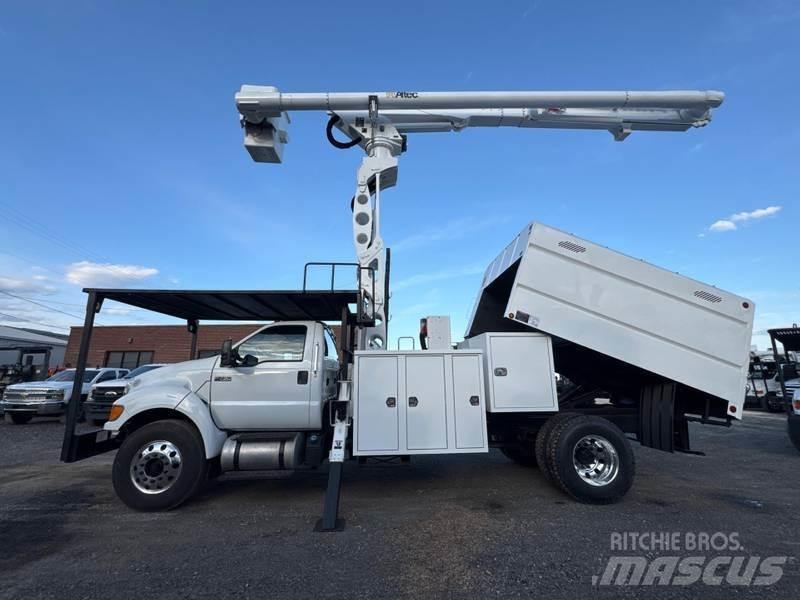 Ford F-750 Platforme aeriene montate pe camion