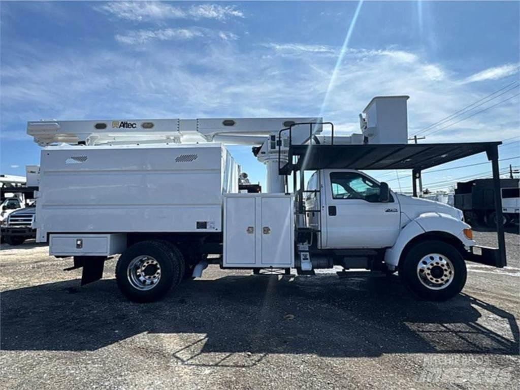 Ford F-750 Platforme aeriene montate pe camion