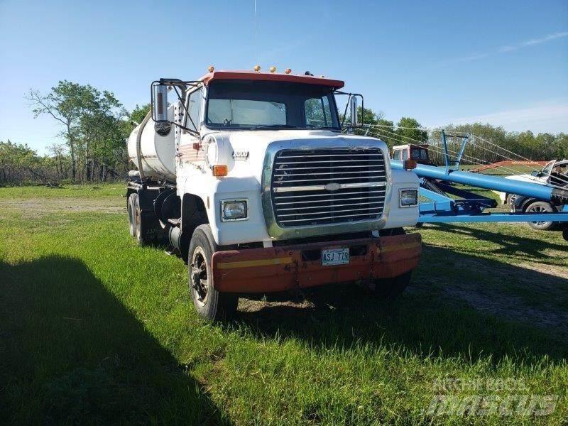 Ford L8000 Cisterne