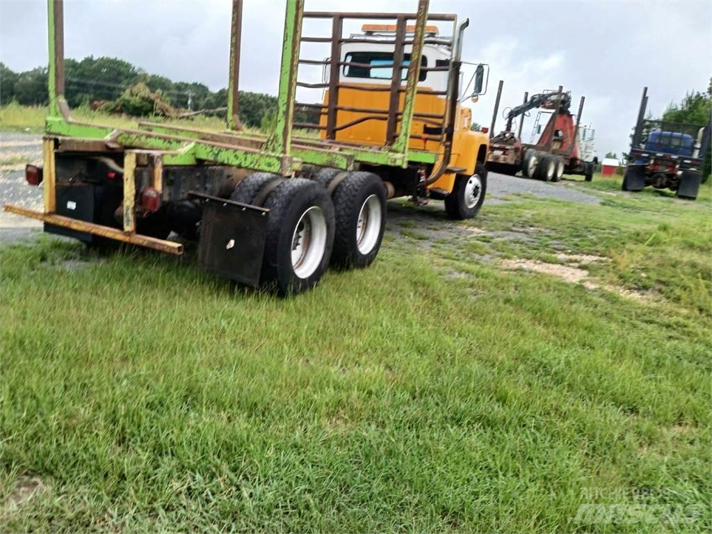 Ford L8000 Camion pentru lemne