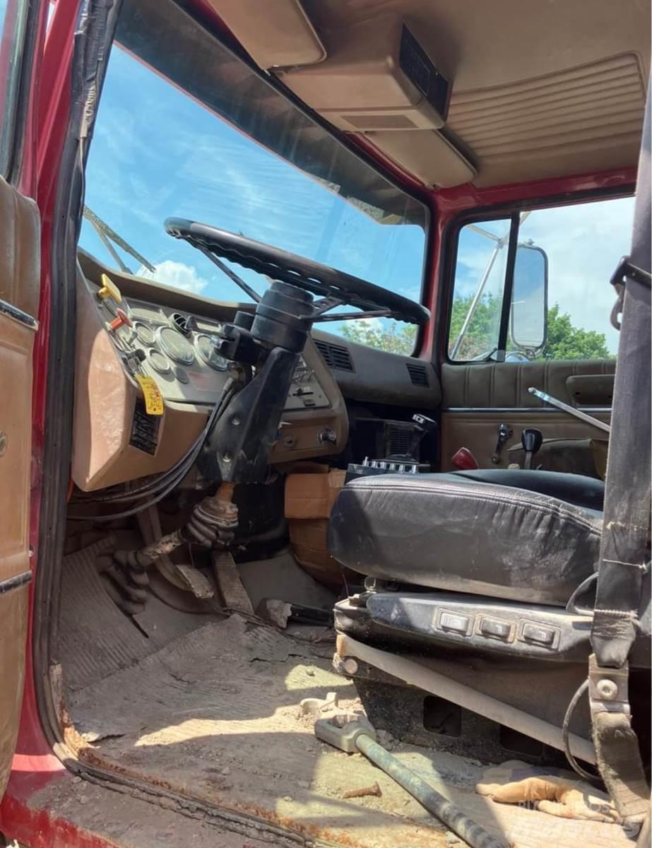 Ford L9000 Cisterne
