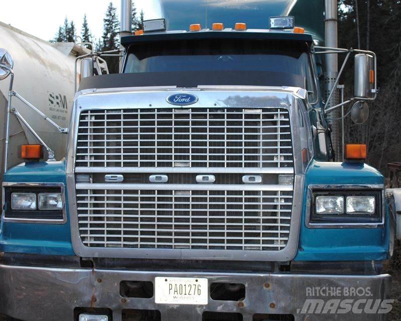 Ford LTL9000 Autotractoare