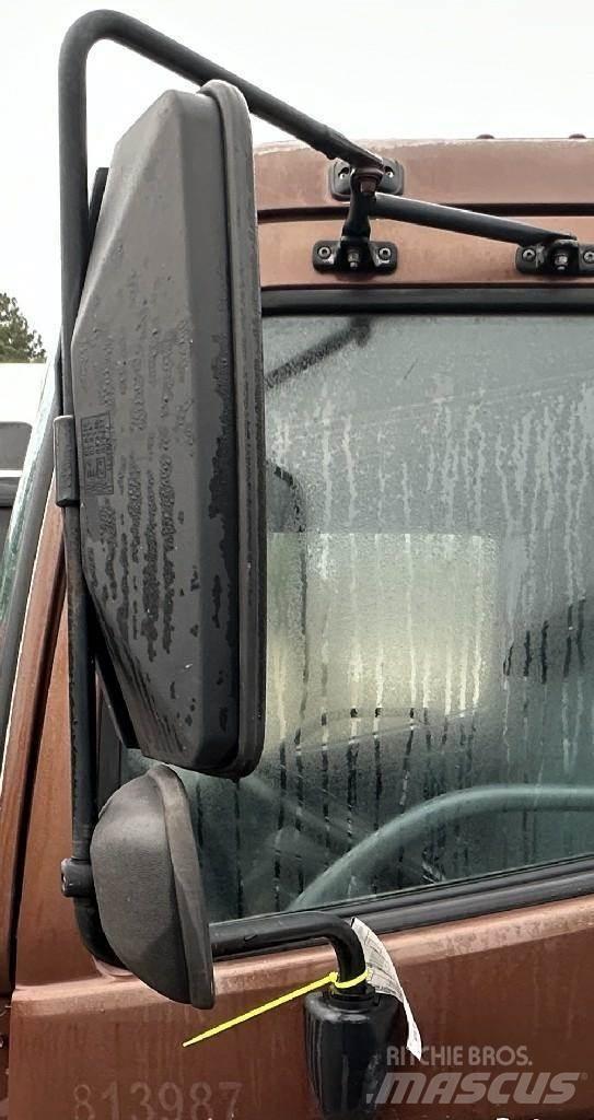 Hino 238 Cabine si interior