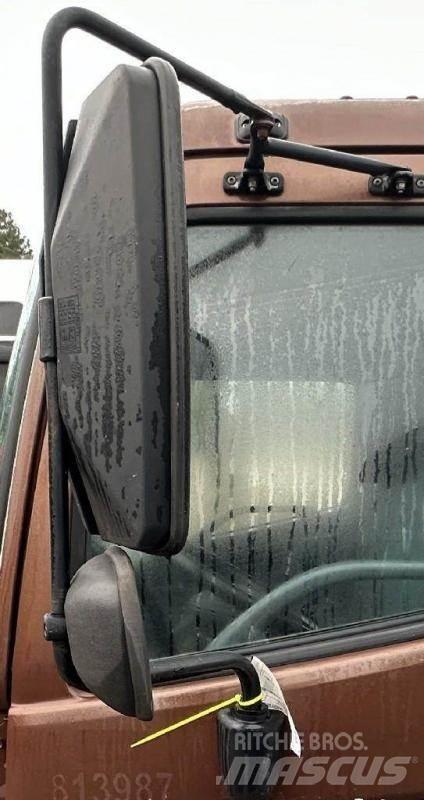 Hino 238 Cabine si interior