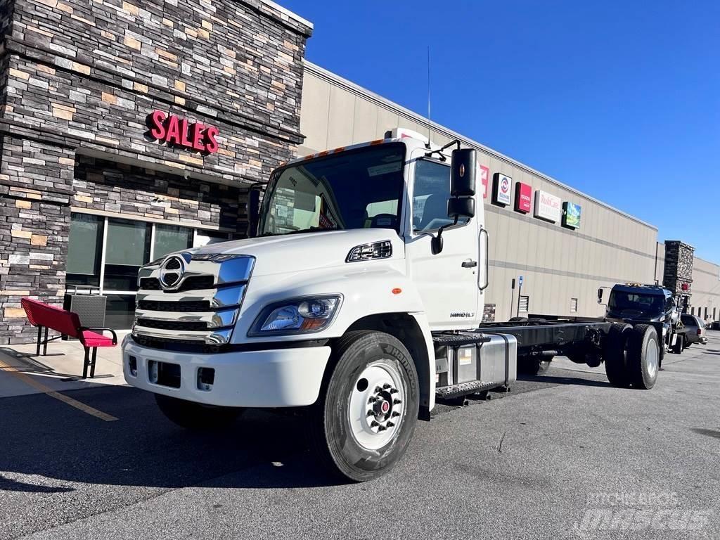 Hino L7 Camion cabina sasiu
