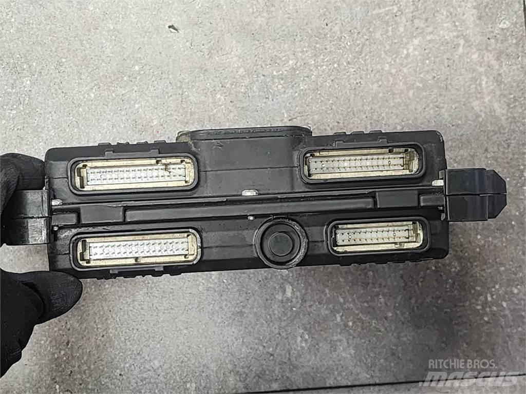 Isuzu NPR Electronice