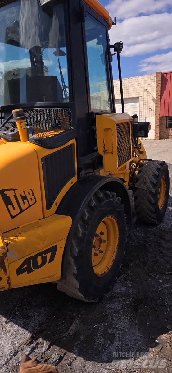 JCB 407 Incarcator pe pneuri