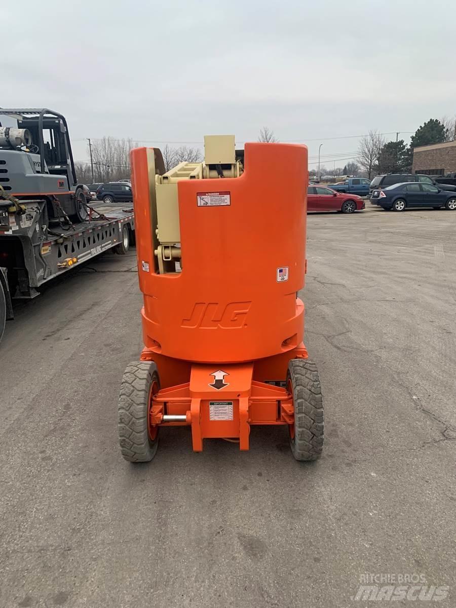 JLG E300AJ Ascensoare verticale catarg