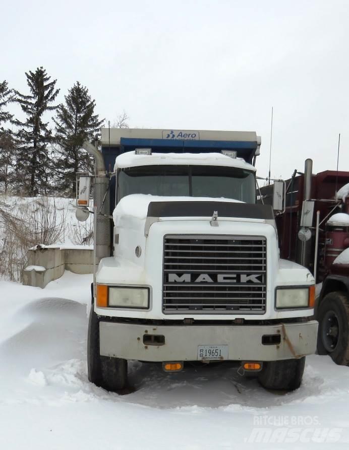 Mack CL613 Autobasculanta
