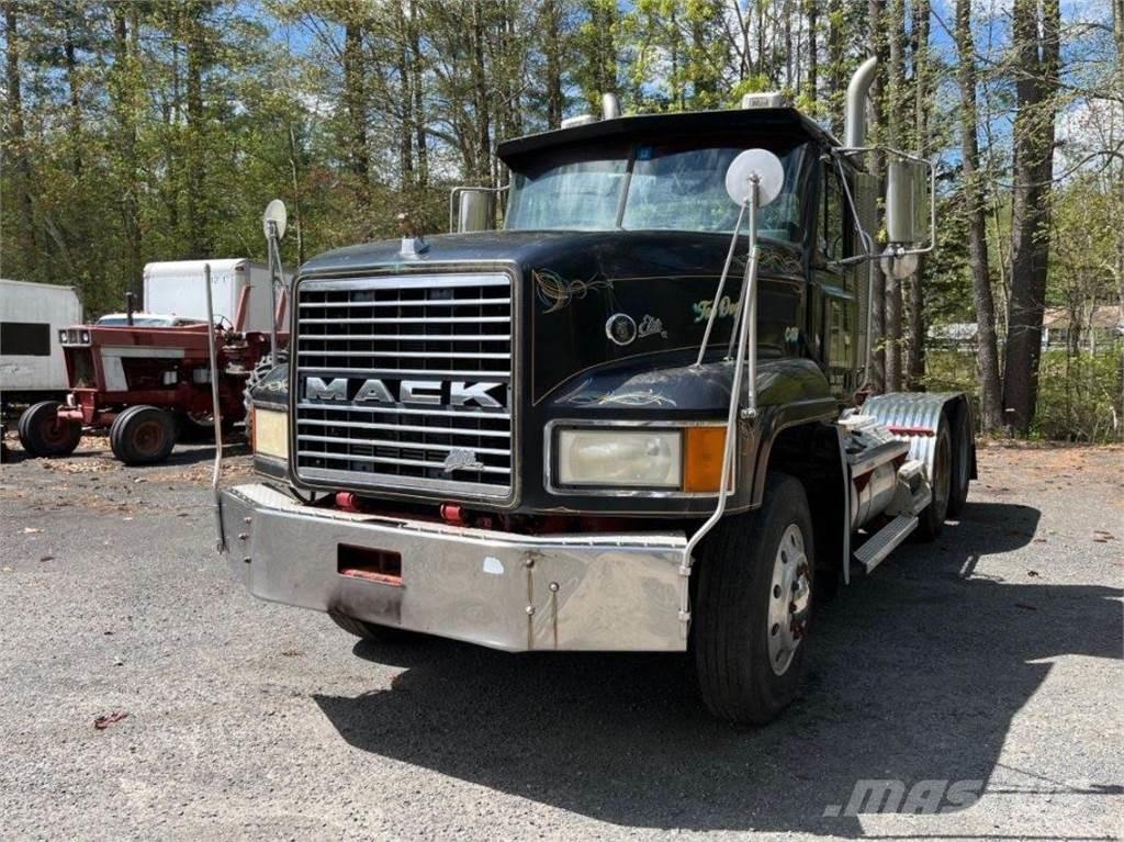 Mack CL733 Autotractoare