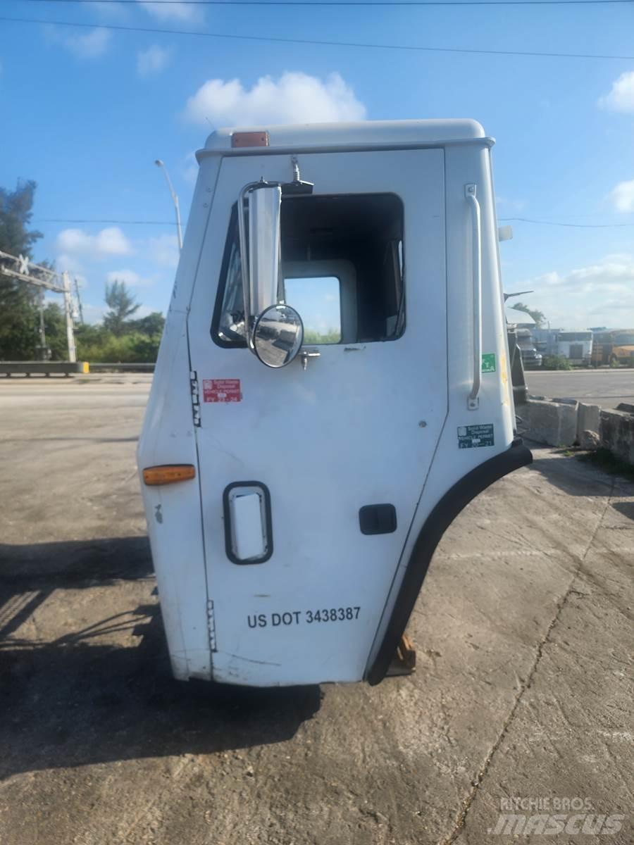Mack LE613 Transport - Altele