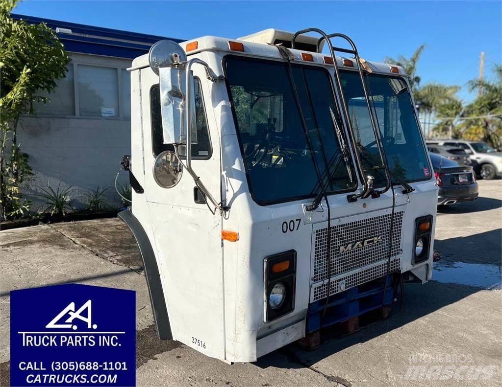 Mack LE613 Transport - Altele