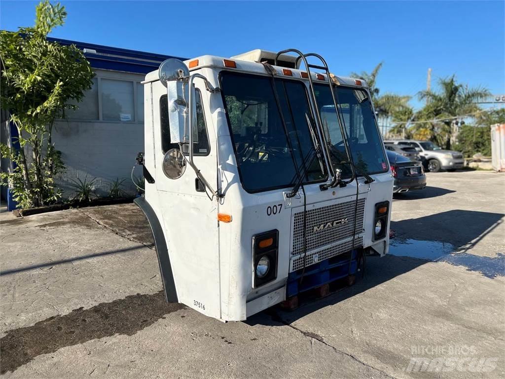 Mack LE613 Transport - Altele