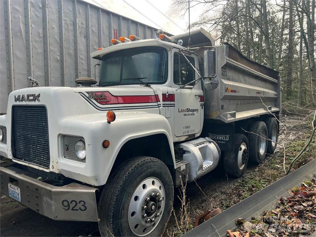 Mack RD600 Autobasculanta