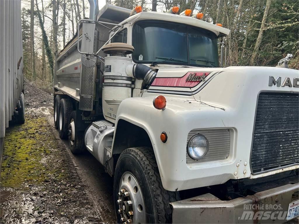 Mack RD600 Autobasculanta