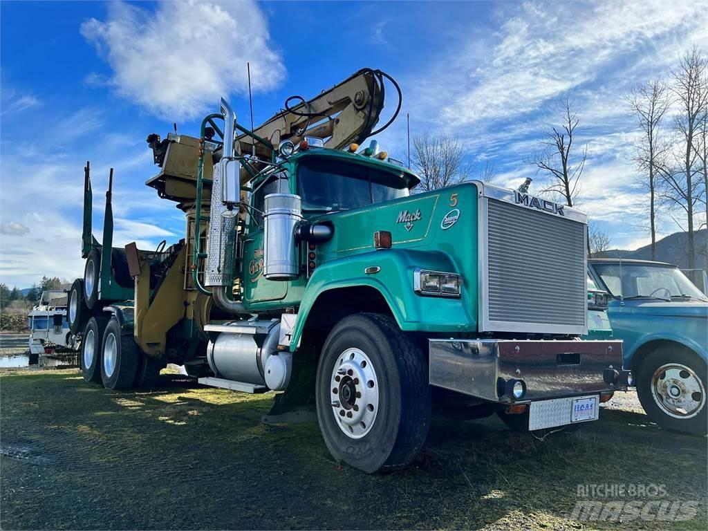 Mack RW700 Camion pentru lemne
