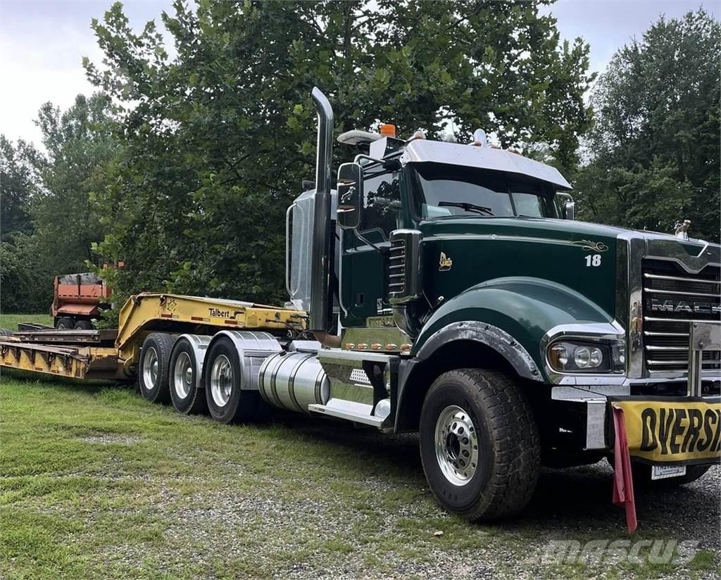 Mack Titan Autotractoare