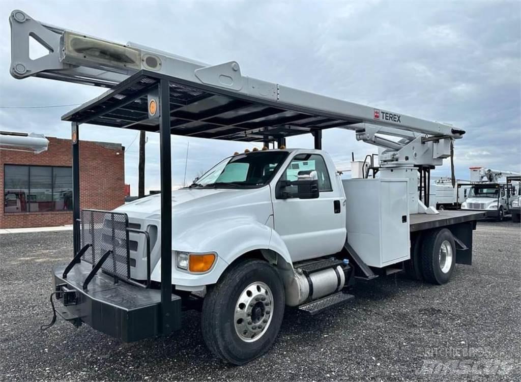 Terex XT60 Platforme aeriene montate pe camion