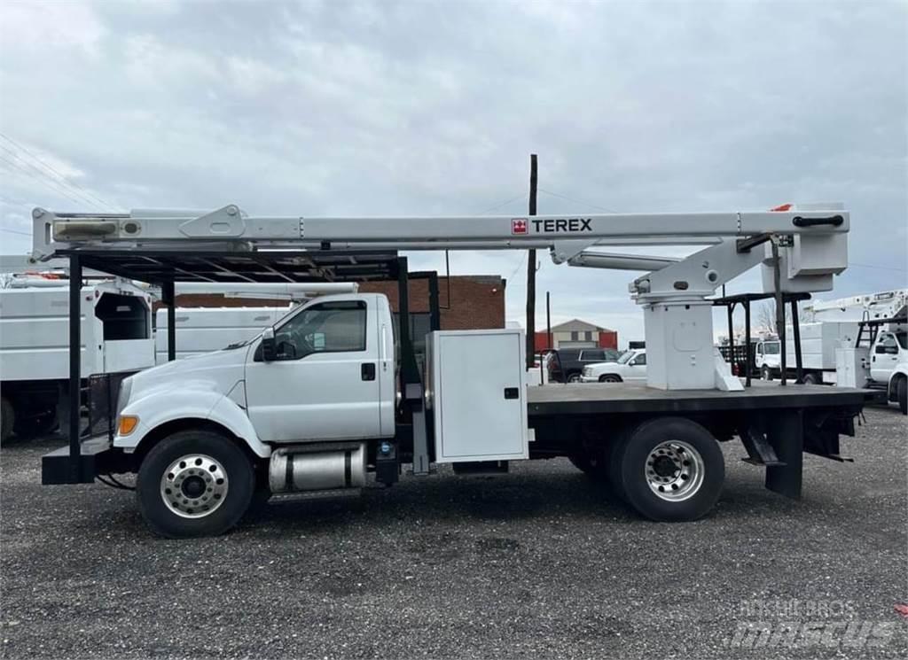 Terex XT60 Platforme aeriene montate pe camion