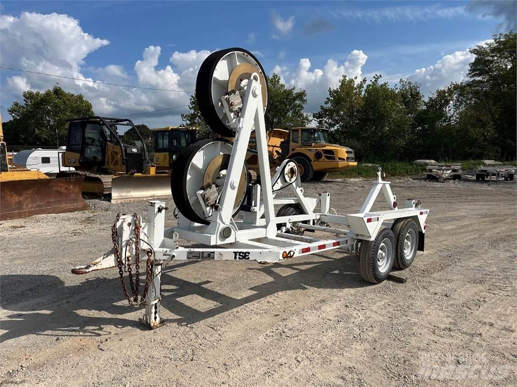 TSE Pengo Excavatoare de santuri