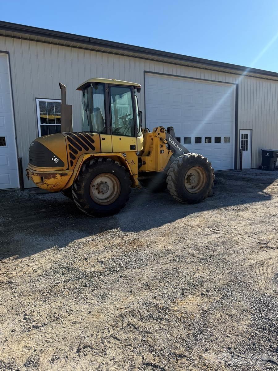 Volvo L45 Incarcator pe pneuri