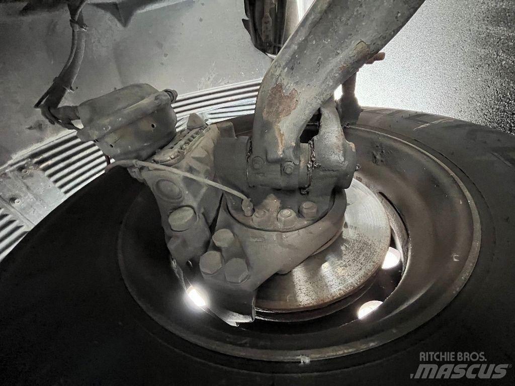 Volvo VNL Axe