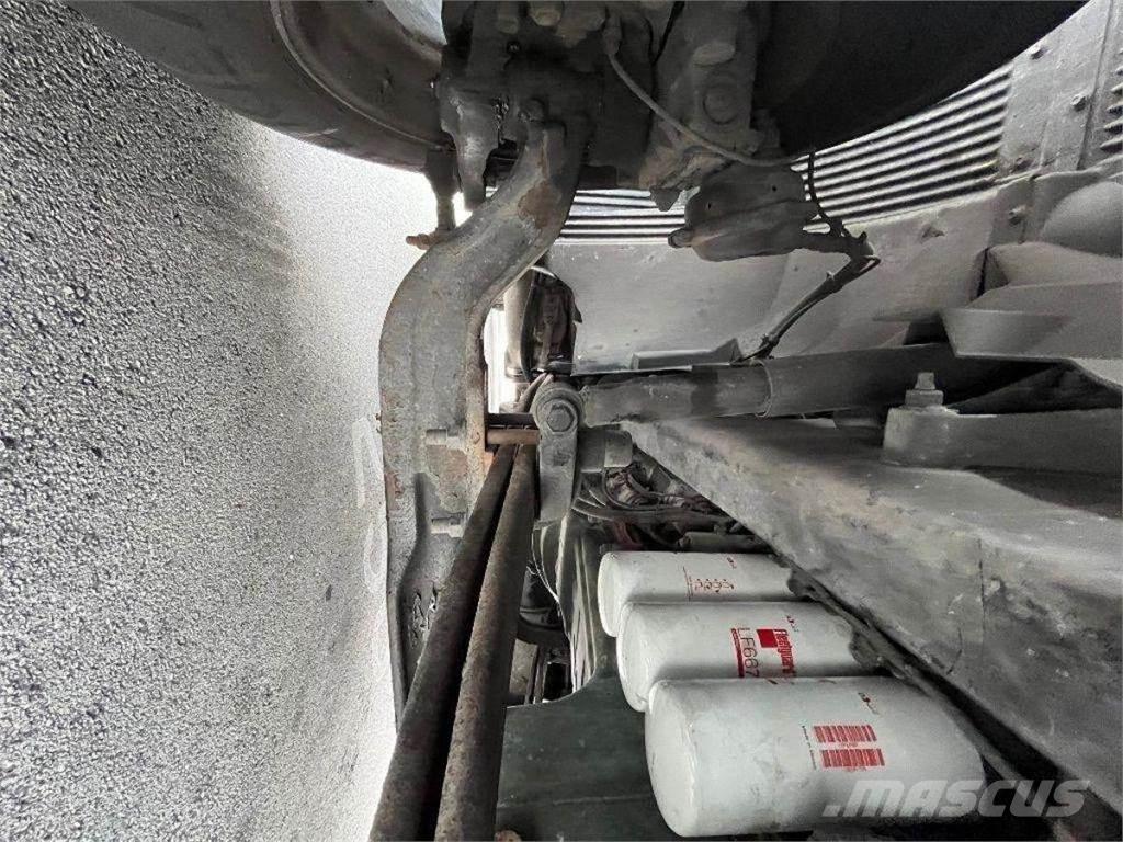 Volvo VNL Axe