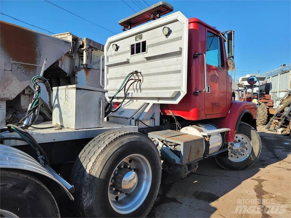 Volvo WG64 Autotractoare