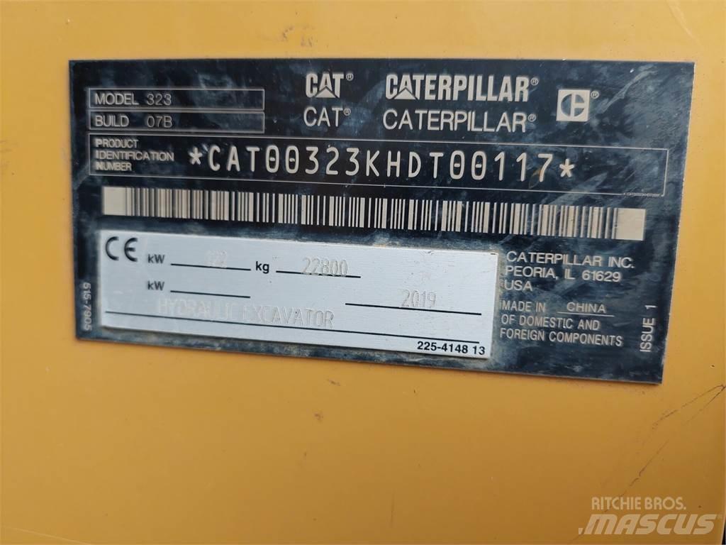 CAT 323 Excavatoare pe șenile
