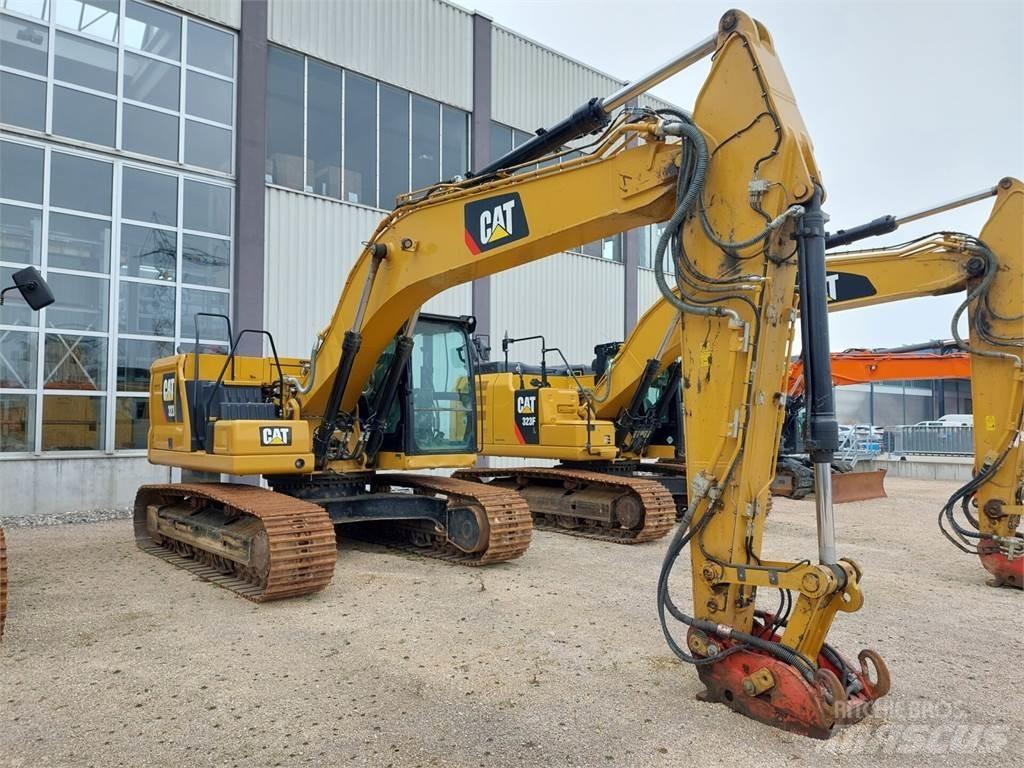 CAT 323 Excavatoare pe șenile
