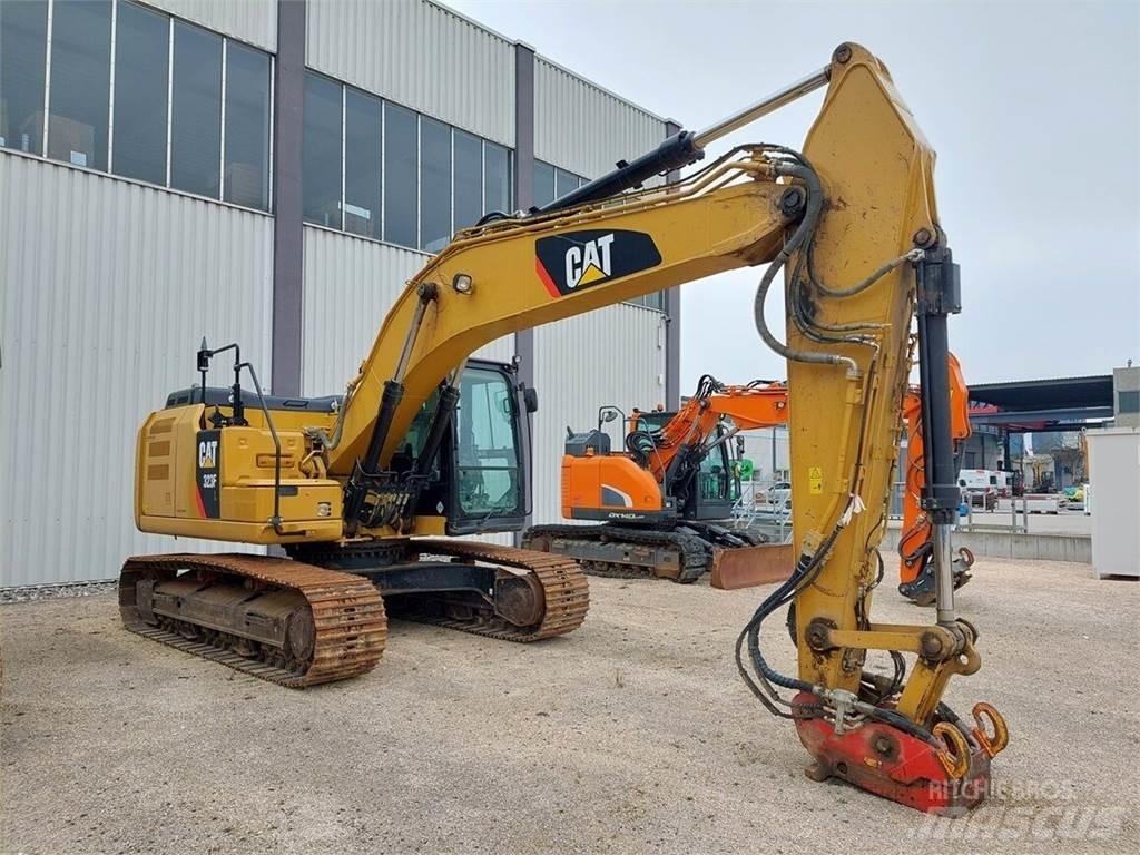 CAT 323F Excavatoare pe șenile
