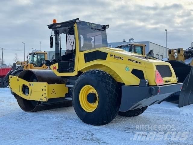 Bomag BW 213D-5 Utilaje construcții - Altele