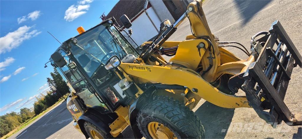 CAT 906M Incarcator pe pneuri