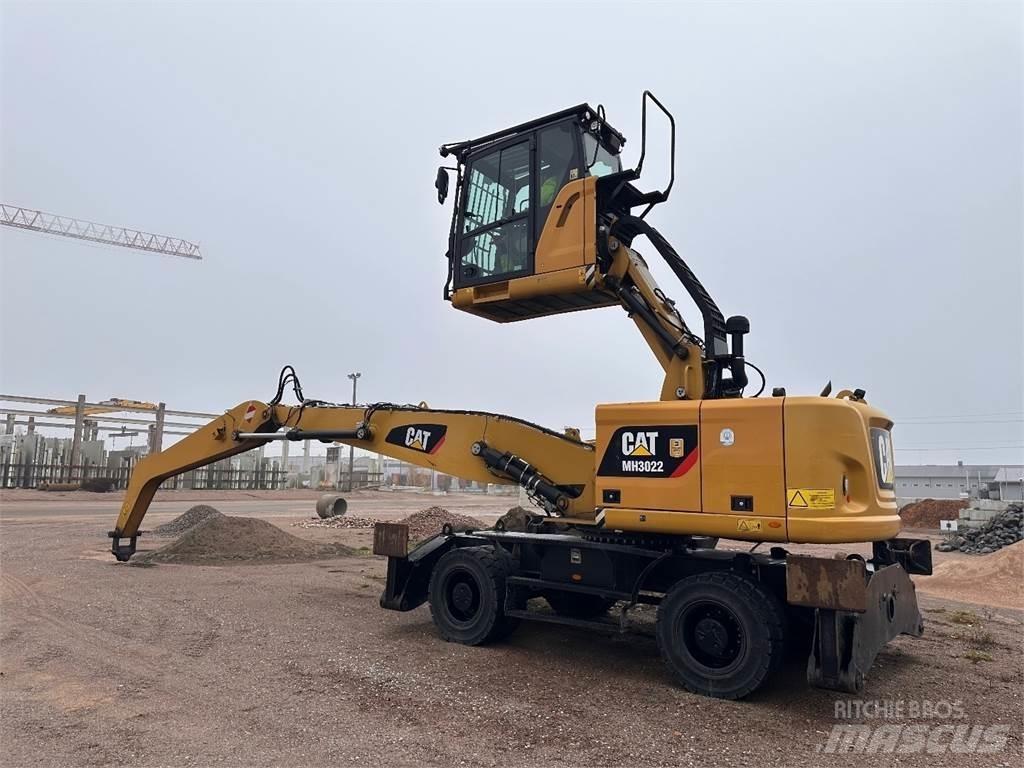 CAT MH3022 Excavatoare cu roti