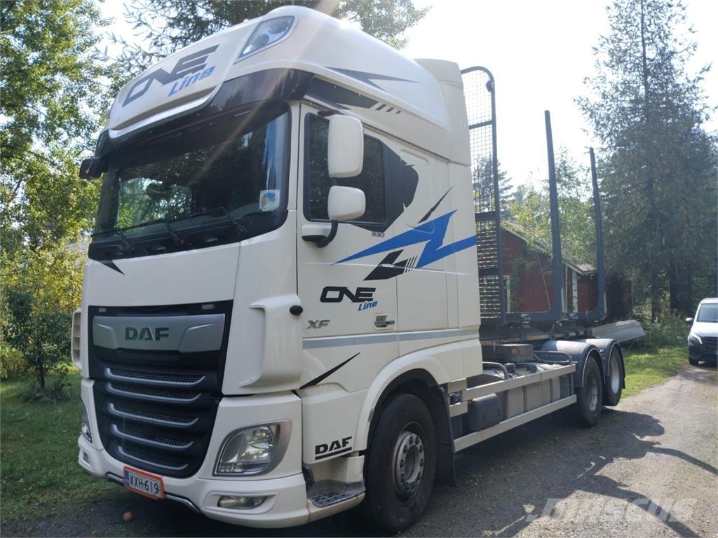 DAF XF 530 Camion cu carlig de ridicare