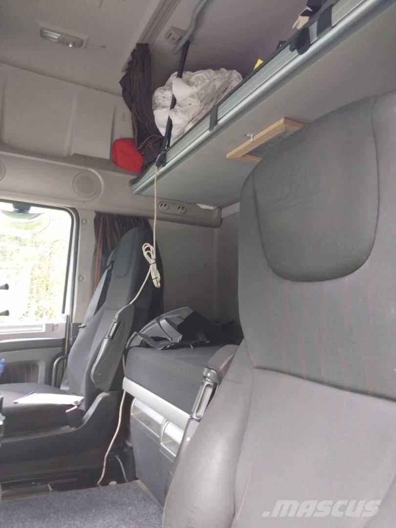 DAF XF 530 Camion cu carlig de ridicare