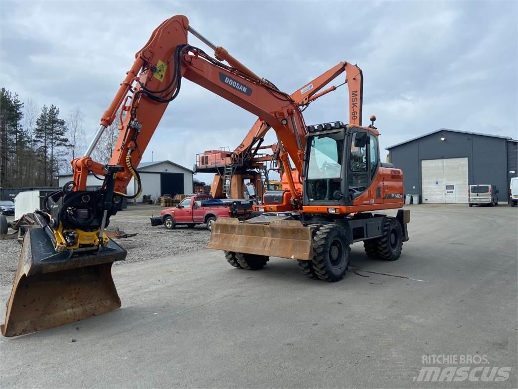 Doosan DX 140W Excavatoare cu roti