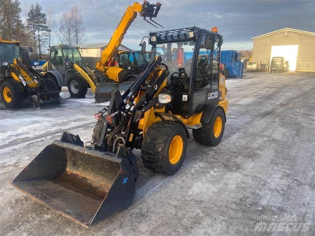 JCB 403 Plus Incarcator pe pneuri