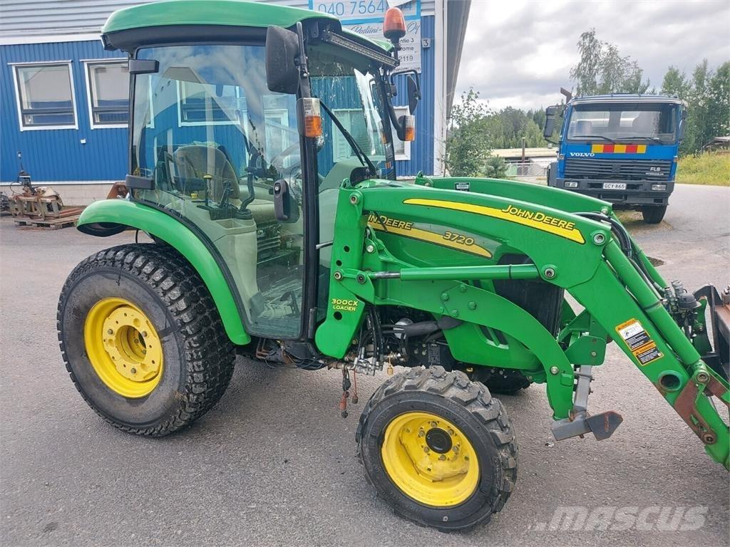 John Deere 3720 Tractoare