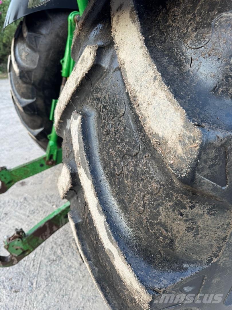 John Deere 6215R Tractoare