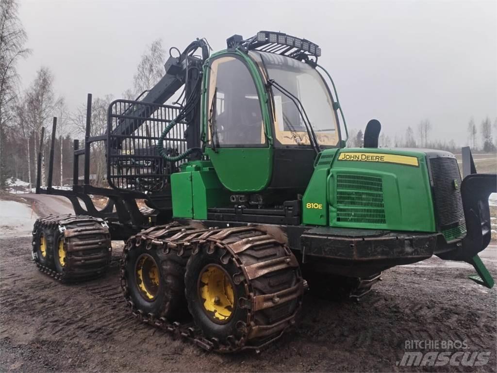 John Deere 810 E Transportoare