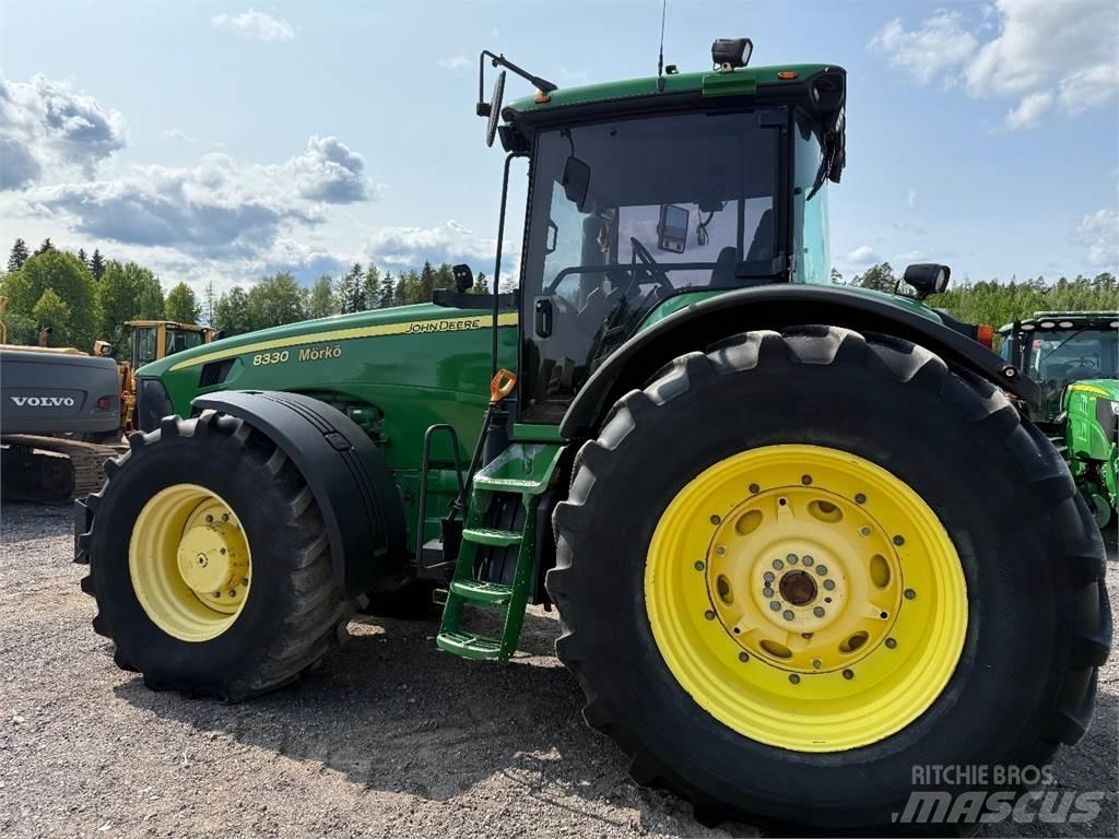 John Deere 8330 Tractoare