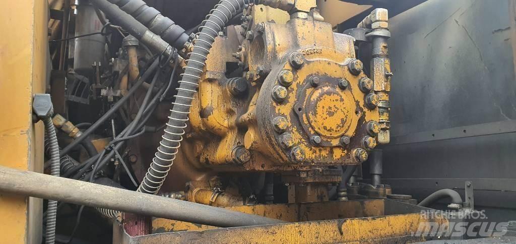 Komatsu PC300-3 Excavatoare pe șenile
