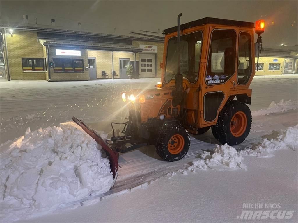 Kubota B 1700 4*4 Utilaje întreţinere terenuri - Altele