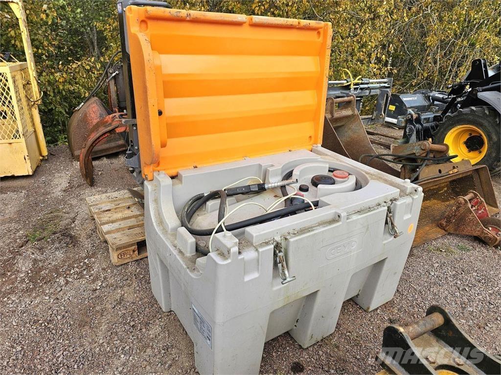  Polttoainesäiliö Rezervoare