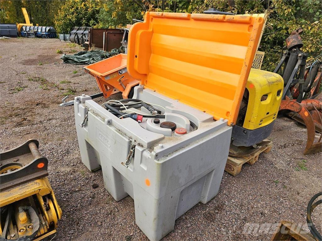  Polttoainesäiliö Rezervoare