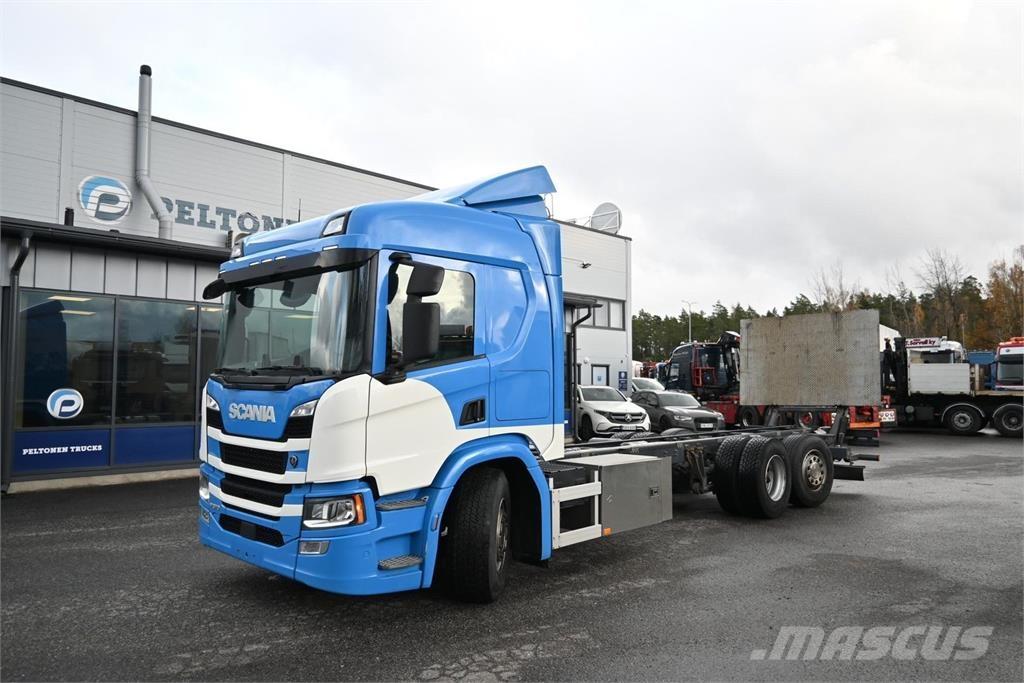 Scania P370 6x2*4 Camion cabina sasiu